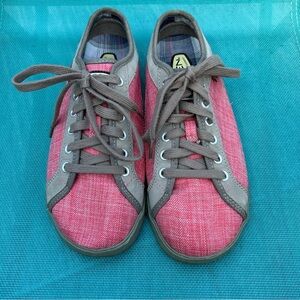 Keen Arcata Women's Pinkish/Red Canvas and Taupe Leather Lace Up Sneakers Size 9
